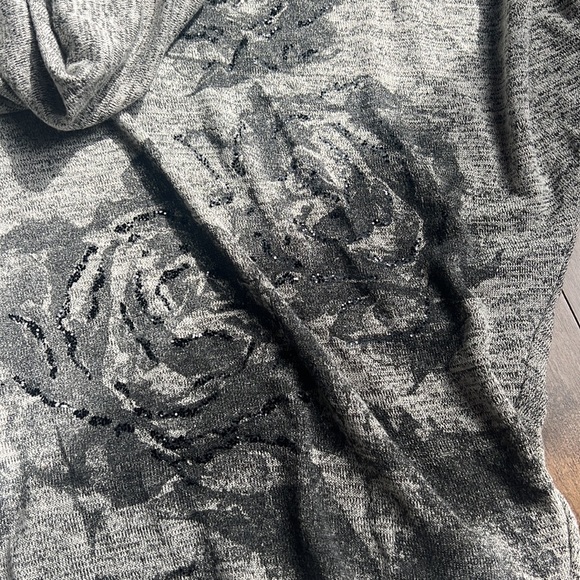 Scarf neck like sweater with capri sleeves - Picture 3 of 3